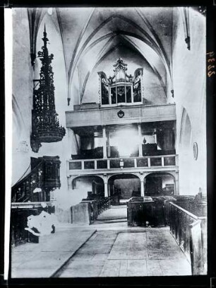Stadtkirche vor der Restaurierung; innen und nach Westen