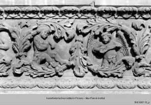 Porta dei Canonici : Ornamentiertes Gewände von Portal und Tympanon
