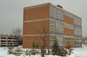 Emil-von-Behring Gymnasium im Winter