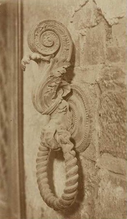 Bronzering zum Anbinden der Pferde am Palazzo del Magnifico in Siena