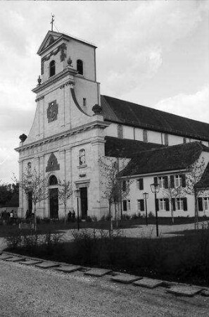 Mariastein: Wallfahrtskirche Mariastein, Hauptfassade mit Turm