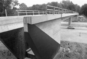 Bau einer neuen Hedwigshof-Brücke über die Autobahn bei Rüppurr