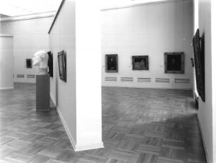 Impressionisten-Saal : Dresden, Albertinum. Gemäldegalerie Neue Meister, Impressionisten-Saal. Raumaufnahme mit "Porträtkopf Pierre de Wissant" (1887; A. Rodin)