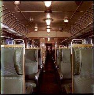 Schnelltriebwagen im Berliner Ostbahnhof, Zweite-Klasse-Wagen