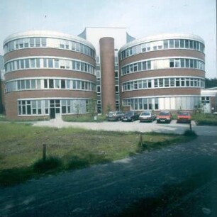 Duisburg. Neubauten der Universität. Blick auf die "Keksdosen" an der Südseite des M-Blocks
