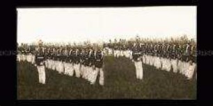 Truppenparade. Infanterie angetreten