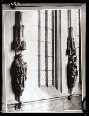 Stiftskirche; Apostelfigur, Steinplastik, Philippus
