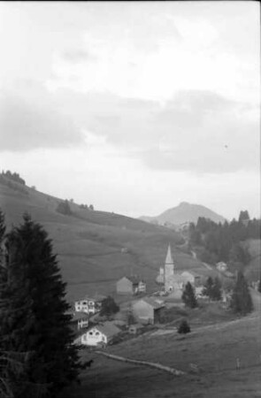Jungholz, Tirol: Kirchturm und Ort