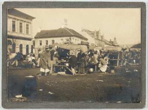 Marktküche : Klausenburg (Cluj-Napoca / Rumänien). Marktküche auf dem Markt. Blick gegen Wohnhäuser