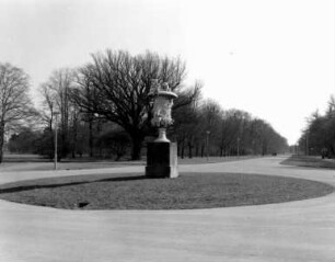 Dresden-Altstadt. Großer Garten (1683, J. F. Karcher; 1873-1895, K. F. Bouché). Hauptallee