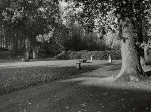 Gartenparterre der Hofseite mit Putti