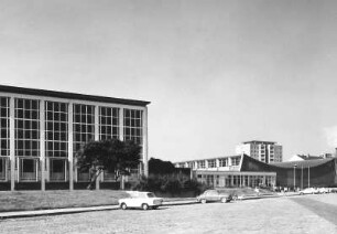 Dresden. Springerschule und Schwimmsporthalle Freiberger Straße. 1967-69; Jakowski, Quade. Ansicht von Südost