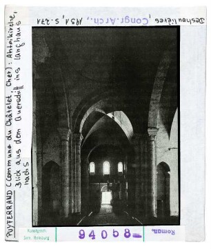 Puyferrand: Abteikirche, Inneres, Blick aus Querschiff ins Langhaus