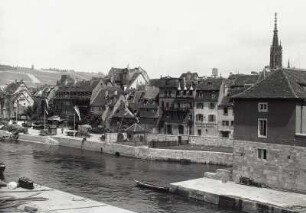 Würzburg, Mainkai : Würzburg. Mainkai. Blick von der Alten Mainbrücke über die Altstadt nach Nordosten