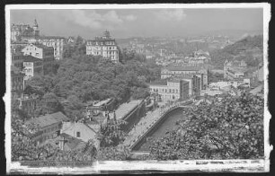 Karlsbad. Mühlbrunn und Kurhaus : Karlsbad. Mühlbrunn-Quai an der Teplá mit Mühlbrunn-Kolonnade und Kurhaus. Stadtteilansicht mit Westend und Königs-Villa sowie Villa Theresa