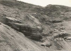 Döbeln. Große Kiesgrube an der Dresdner Straße. Wand der Kiesgrube mit verschiedenen Sanden und Kiesen (altpleistozäne Muldeschotter, unten Mn-schüssig)