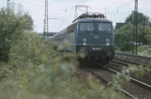 Einfahrt Tamm Lok 110 389 D UIC-X-Wagen