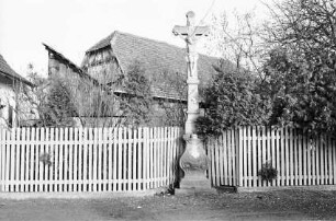 Rheinhausen: Kruzifix an der Straße