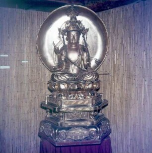 Frankenau. Asien-Institut. Lackvergoldete japanische Buddhastatue aus dem 18. Jahrhundert