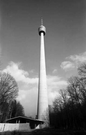 Stuttgart, Degerloch: Stuttgarter Fernsehturm von unten