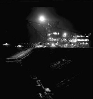 Eimerkettenbagger bei Nacht im VEB Braunkohlenwerk Mulde-Nord Gräfenhainichen, Tagebau Muldenstein