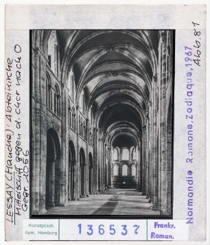 Lessay (Manche): Ehemalige Abteikirche, Inneres, Mittelschiff gen Osten