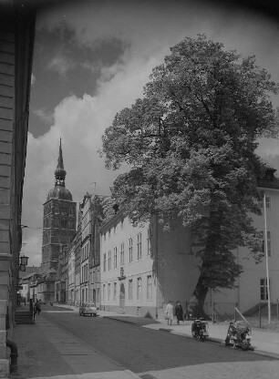 Stralsund. Blick entlang der Badenstraße zur St.-Nikolai-Kirche