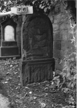Grabstein 76 [Hahn S. 28 Grab-Nr. 1534]