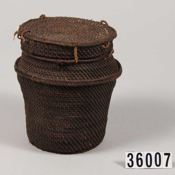 Basket with lid