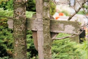 Holzkreuz wie voriges Bild, Rückseite