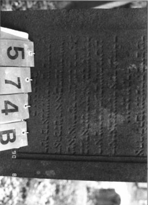 Grabstein 574 (Index: 99790975) Maße HxBxT: 138x72x50 cm Symbolik: nach unten gehaltene Fackeln: Grabstein 574B