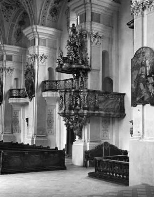 Kanzel : Kanzel. Holz, geschnitzt. Mindelheim, Maximilianstraße 62. Ehemalige Augustinerkirche