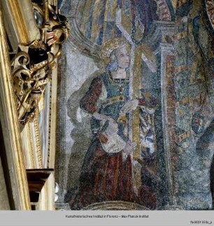 Christus Pantokrator mit den vier Evangelisten und Szenen aus der Kreuzlegende und Heiligen in den Zwickelfeldern : Die Heilige Helena mit dem Kreuz und dem knienden Kardinal Bernardino Carvajal in einer Scheinnische