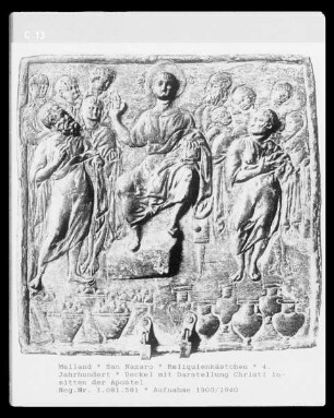 Reliquienkästchen mit Darstellung Christi inmitten der Apostel auf dem Deckel