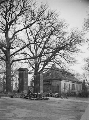 Dresden. Eingang zum Trinitatisfriedhof. Fiedlerstraße, Arnoldstraße & Tatzberg
