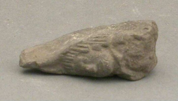 Tête d'une figurine en argile (fragment)