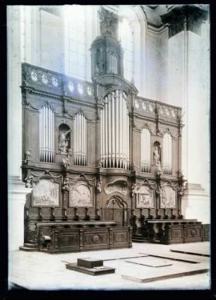 Klosterkirche; Chorstühle mit Chororgel