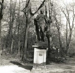 Altdöbern. Schloß Altdöbern. Schloßpark, Wasserparterre. Hygieia. Sandstein (um 1750/55). Knöffler, Gottfried (1715/799