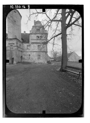 Groß Polzin-Quilow. Herrenhaus (2. H. 16. Jh., Umbau A. 17. Jh.). Hofseite (Teilansicht)