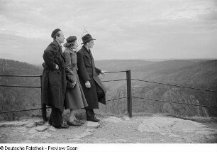 Roger und Renate Rössing mit Freund auf dem Hexentanzplatz