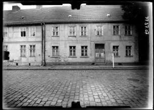 Bernau, Leninstraße (Brauerstraße). Wohnhaus. Straßenfront