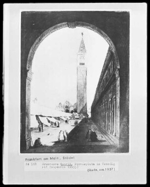 Markusplatz in Venedig mit dem Campanile