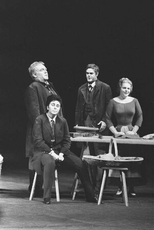 Szenenbilder aus "Fidelio", Oper in zwei Akten von Ludwig van Beethoven. Deutsche Oper Berlin, November 1962