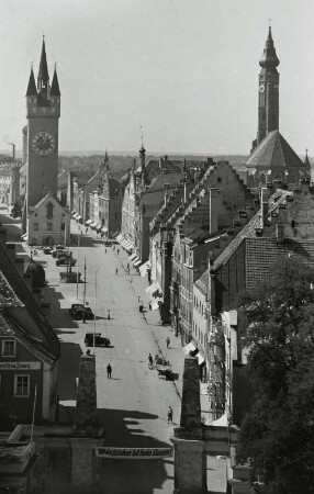 Straubing, Stadtansicht : Straubing. Ludwigsplatz mit Ludwigstor. Blick nach Westen gegen Stadtturm und Jakobskirche