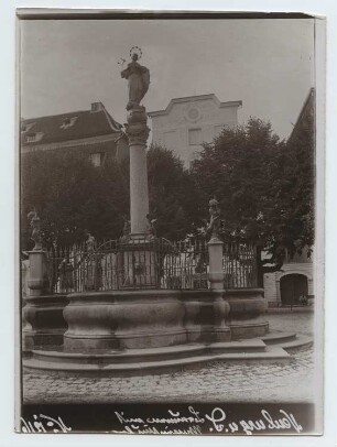 Karlsplatz mit Marienbrunnen, Neuburg/Donau: Ansicht