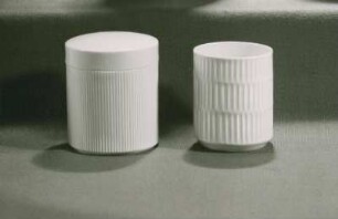 Teedose "2505/wp" und Vase "2497/87" von Siegrid von Liebenstein