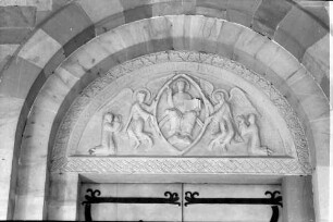 Alpirsbach: Kloster Alpirsbach, Hauptportal, Ausschnitt, Bogen mit Inschrift