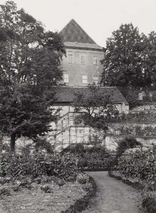 Bad Muskau. Neues Schloss?. Schlossgarten mit Terrassenanlage und kleinem Orangeriegebäude