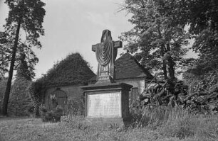 Bad Muskau. Grabmal des Müllers Köhler auf dem alten Friedhof
