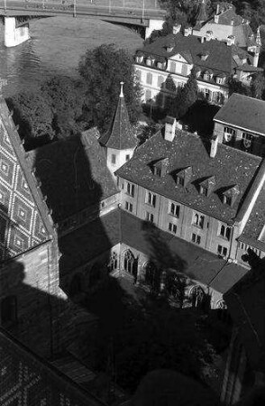 Basel: Blick vom Münster, Klosterhof von oben